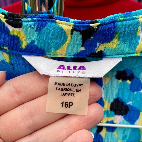 Beautiful springtime blouse - Picture 3 of 4